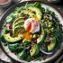 Salade Énergisante à l’Avocat et Œuf Poché