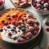 Salade Croquante et Bol de Muesli aux Fruits Rouges